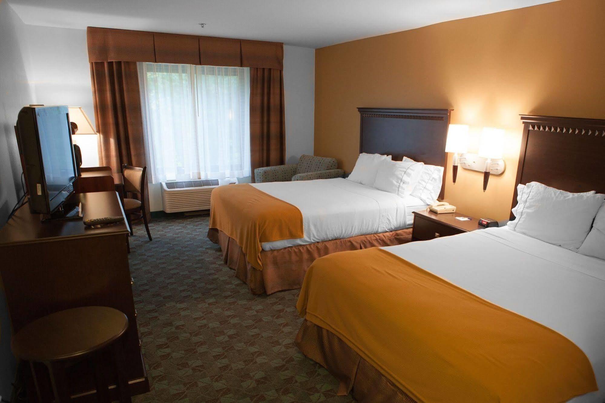 Holiday Inn Express Hotel & Suites Canton By Ihg Exterior photo